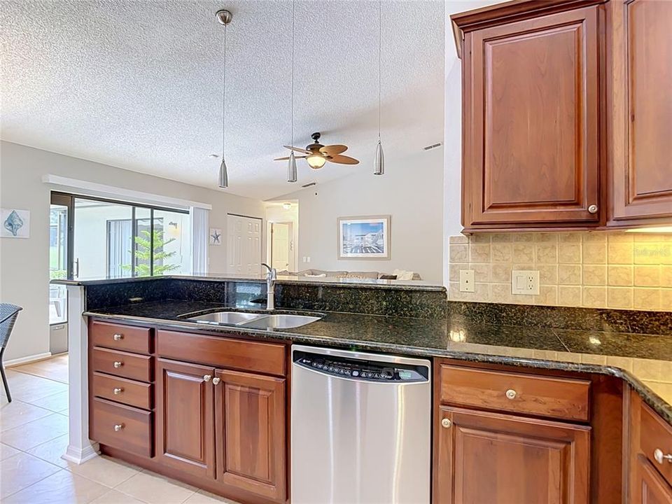 Active With Contract: $355,000 (3 beds, 2 baths, 1832 Square Feet)
