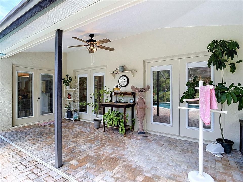 Active With Contract: $355,000 (3 beds, 2 baths, 1832 Square Feet)