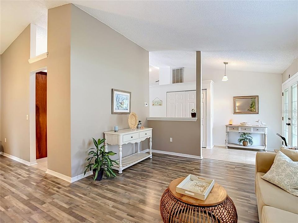 Active With Contract: $355,000 (3 beds, 2 baths, 1832 Square Feet)