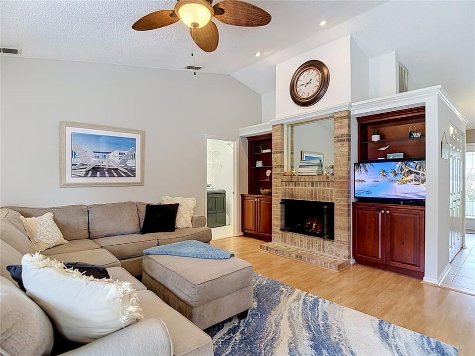Active With Contract: $355,000 (3 beds, 2 baths, 1832 Square Feet)