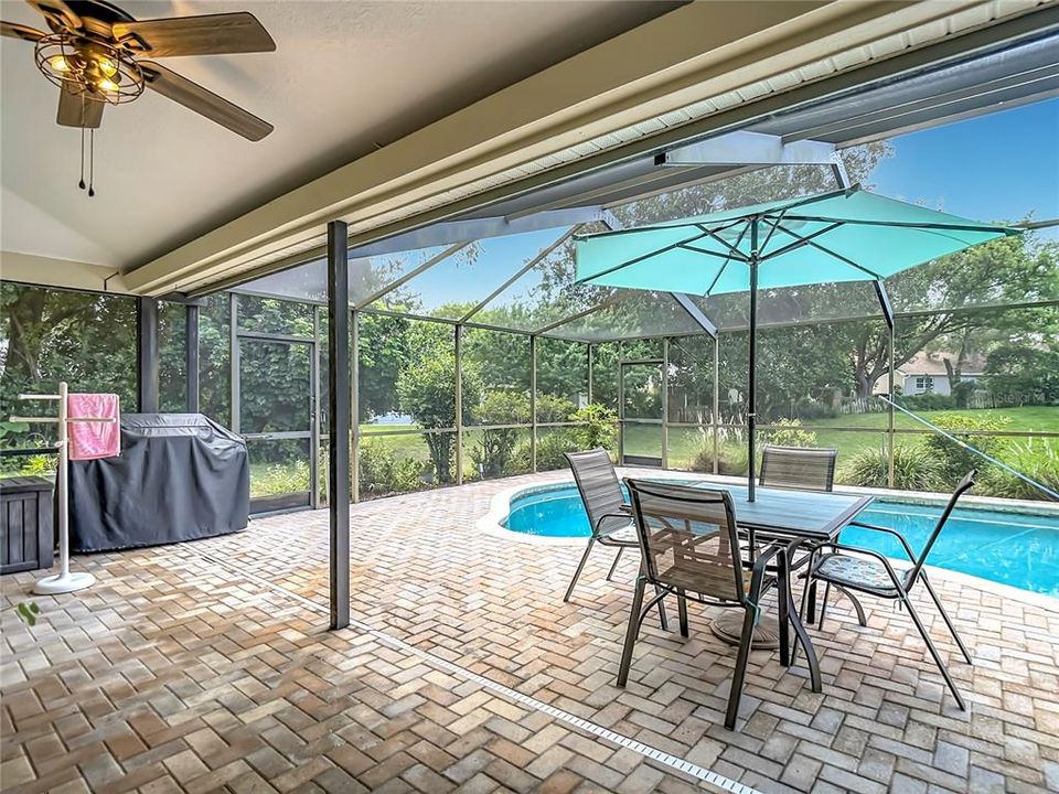 Active With Contract: $355,000 (3 beds, 2 baths, 1832 Square Feet)