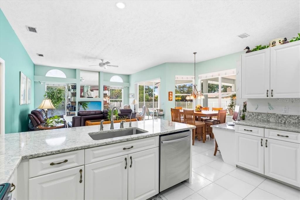 En Venta: $659,000 (3 camas, 2 baños, 2140 Pies cuadrados)