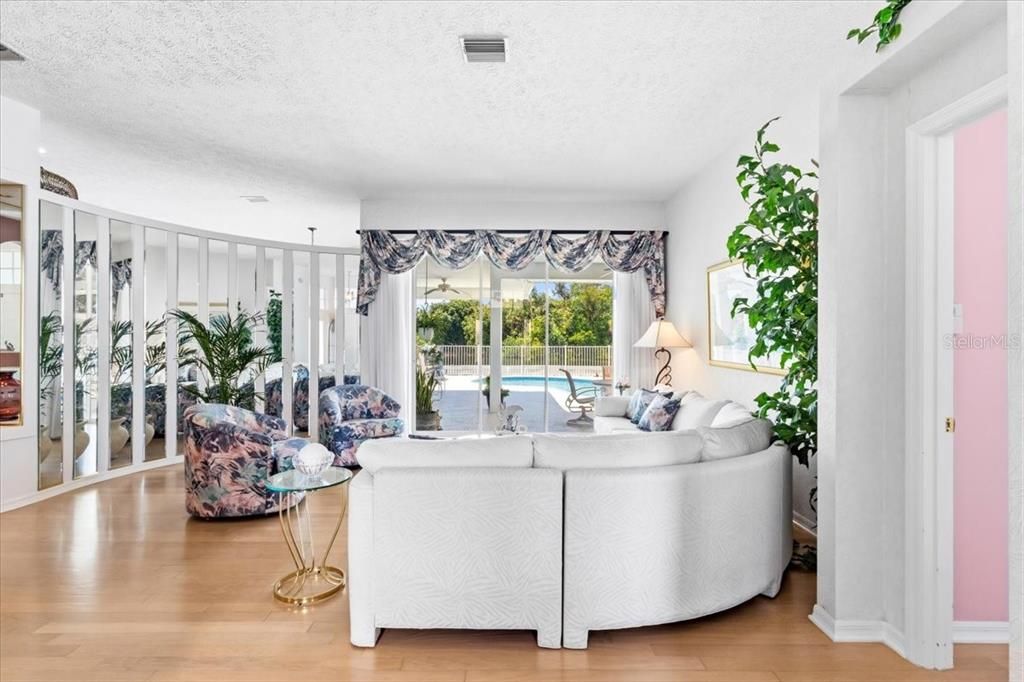 En Venta: $659,000 (3 camas, 2 baños, 2140 Pies cuadrados)