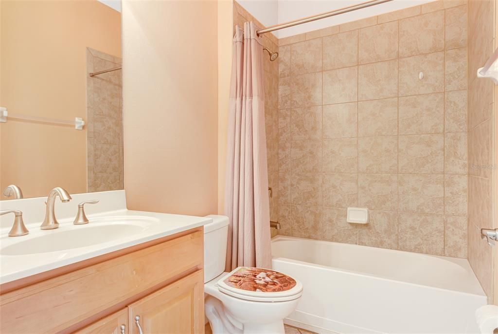 На продажу: $379,900 (3 спален, 2 ванн, 1986 Квадратных фут)