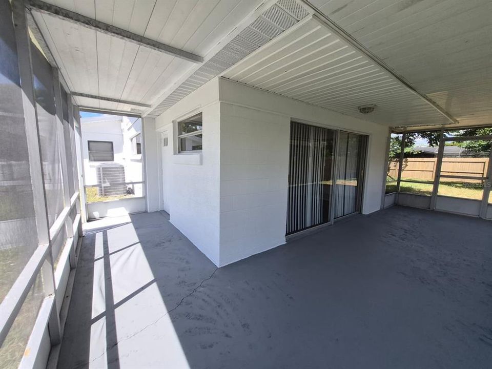 Activo con contrato: $295,000 (3 camas, 2 baños, 1363 Pies cuadrados)
