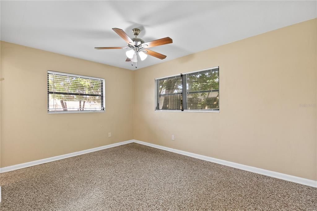 Activo con contrato: $295,000 (3 camas, 2 baños, 1363 Pies cuadrados)
