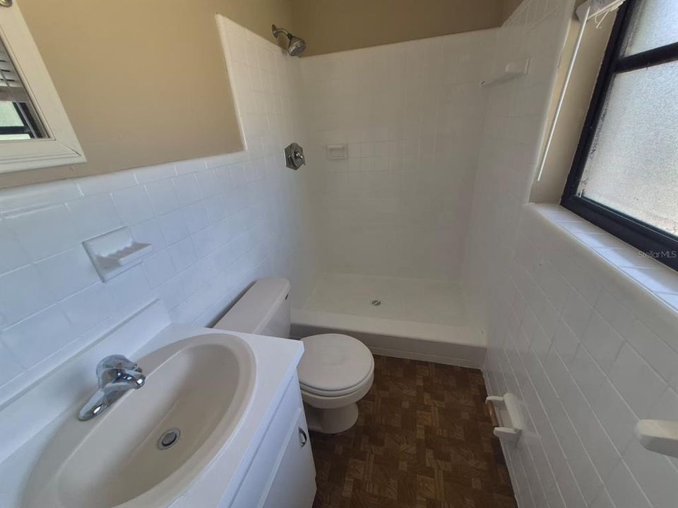 Activo con contrato: $295,000 (3 camas, 2 baños, 1363 Pies cuadrados)