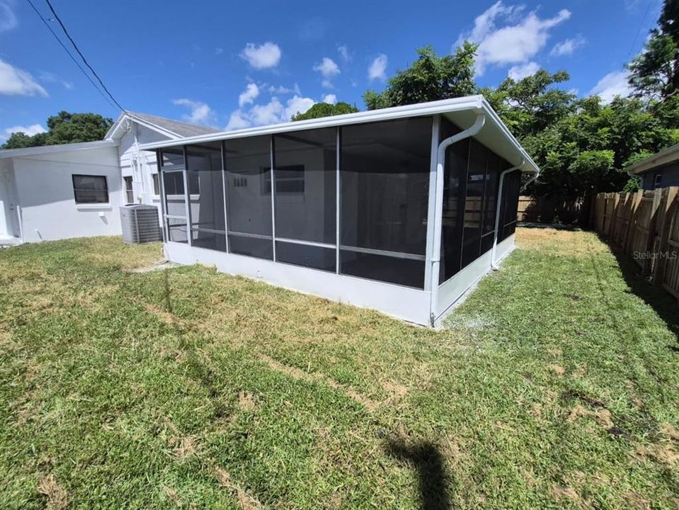 Activo con contrato: $295,000 (3 camas, 2 baños, 1363 Pies cuadrados)