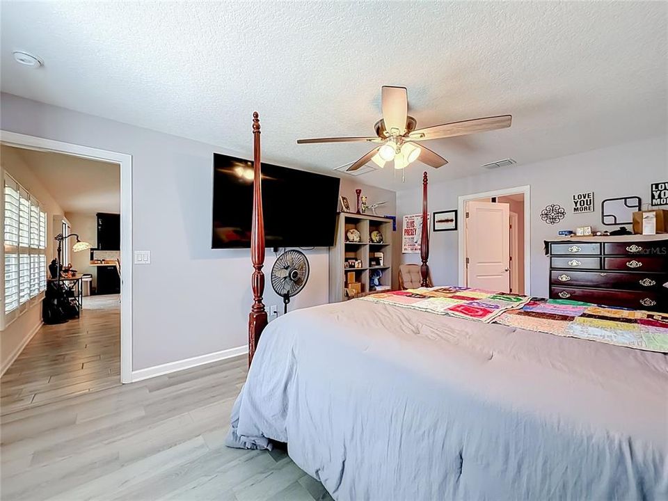 En Venta: $350,000 (4 camas, 2 baños, 1939 Pies cuadrados)