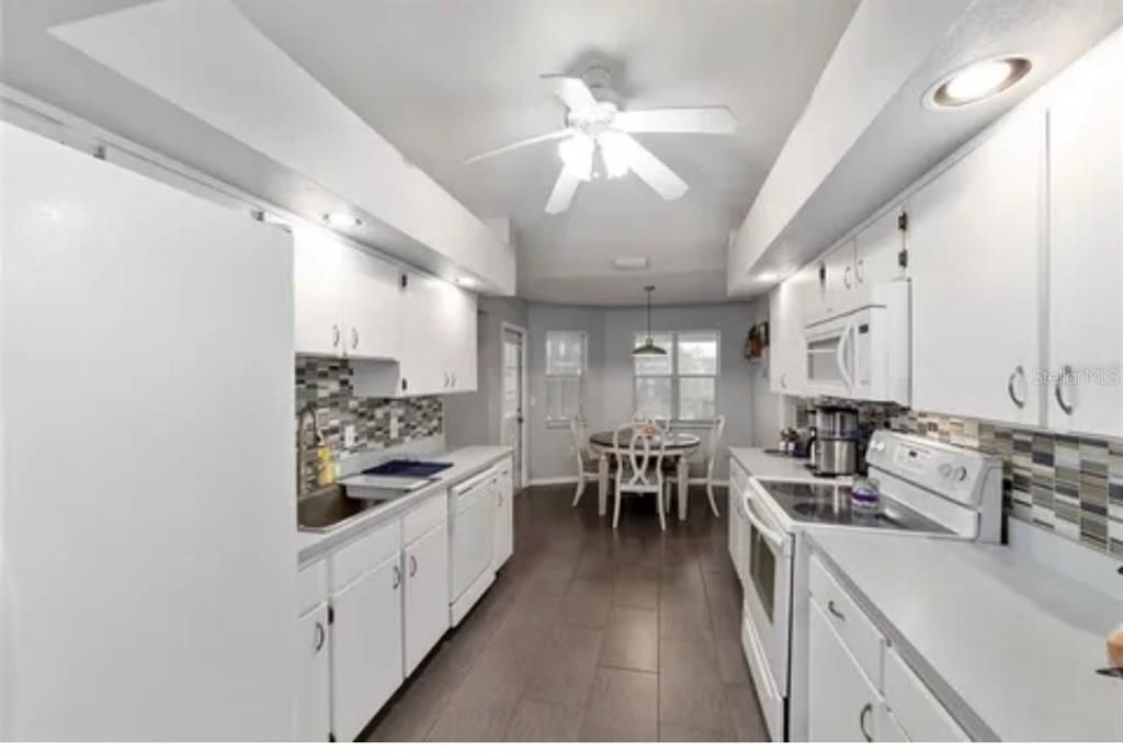 На продажу: $389,990 (3 спален, 2 ванн, 2011 Квадратных фут)