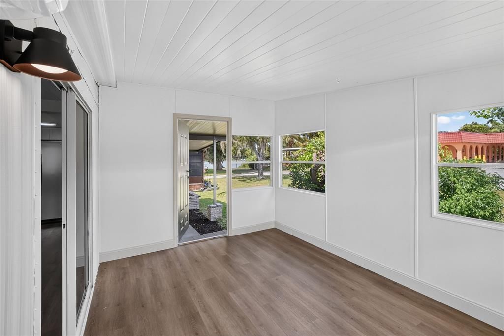 На продажу: $179,900 (2 спален, 2 ванн, 1090 Квадратных фут)