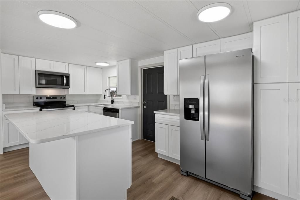На продажу: $179,900 (2 спален, 2 ванн, 1090 Квадратных фут)