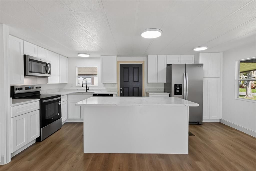 На продажу: $179,900 (2 спален, 2 ванн, 1090 Квадратных фут)