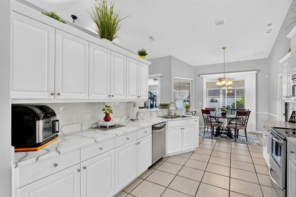For Sale: $369,000 (3 beds, 2 baths, 2122 Square Feet)