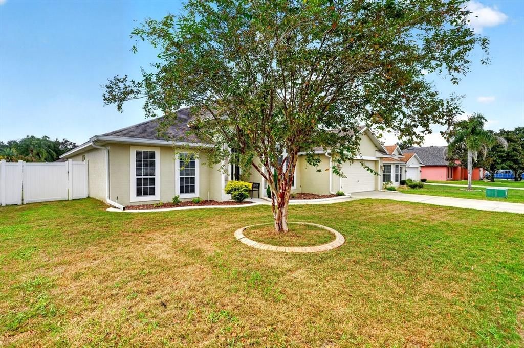 For Sale: $369,000 (3 beds, 2 baths, 2122 Square Feet)
