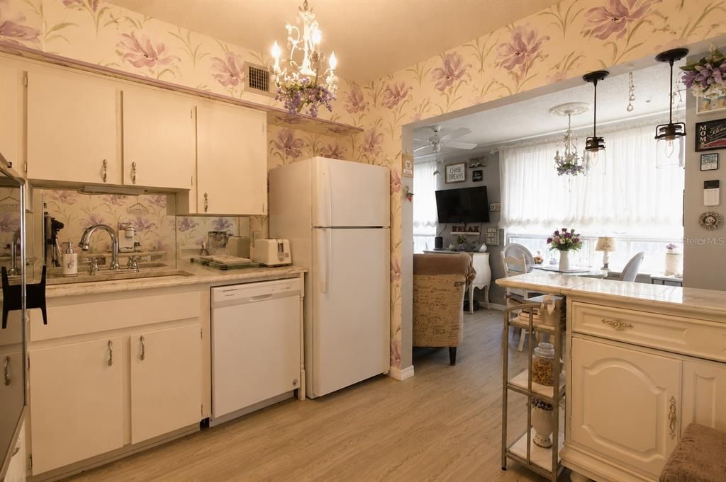 На продажу: $175,000 (2 спален, 2 ванн, 1100 Квадратных фут)