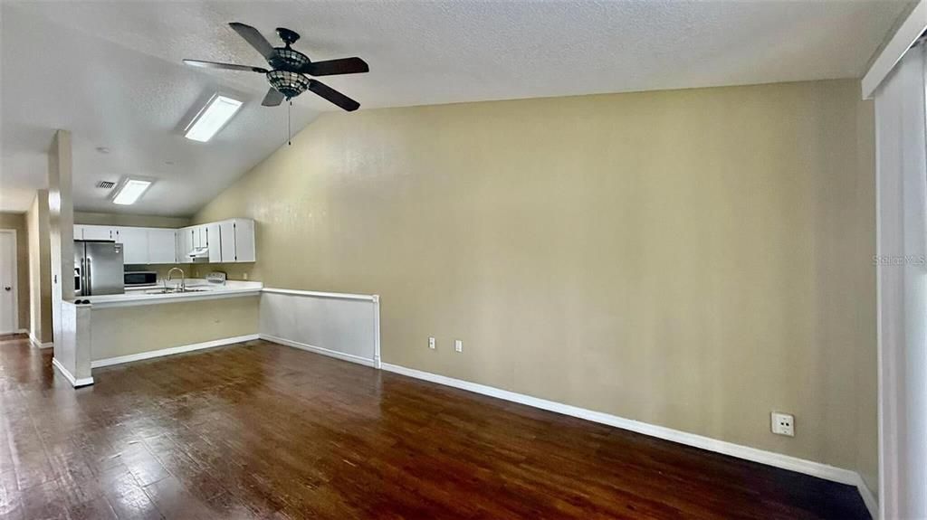 For Rent: $1,950 (3 beds, 2 baths, 1125 Square Feet)