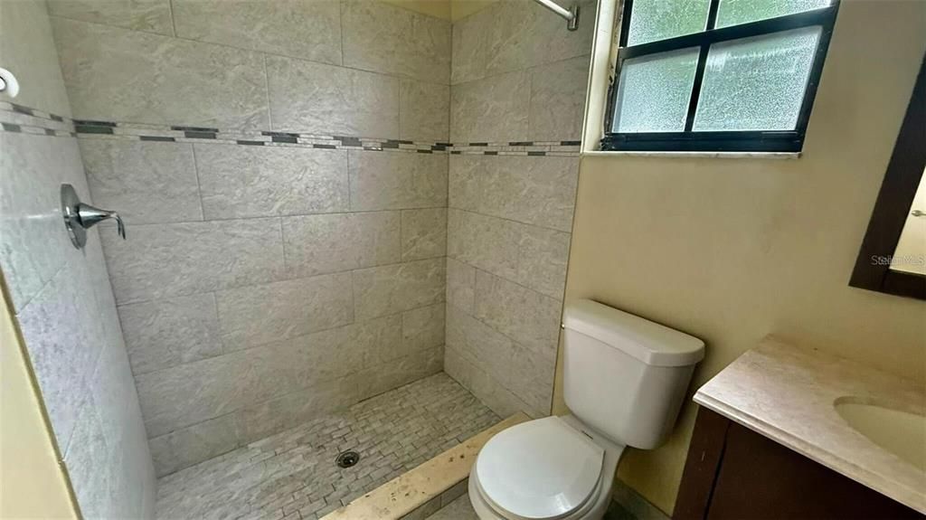 For Rent: $1,950 (3 beds, 2 baths, 1125 Square Feet)