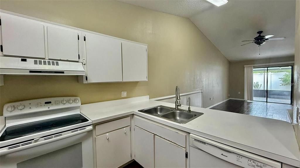 For Rent: $1,950 (3 beds, 2 baths, 1125 Square Feet)
