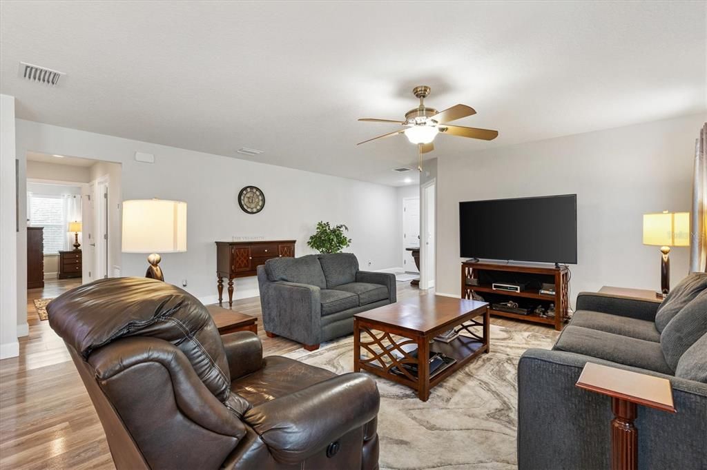 For Sale: $345,000 (3 beds, 2 baths, 1542 Square Feet)