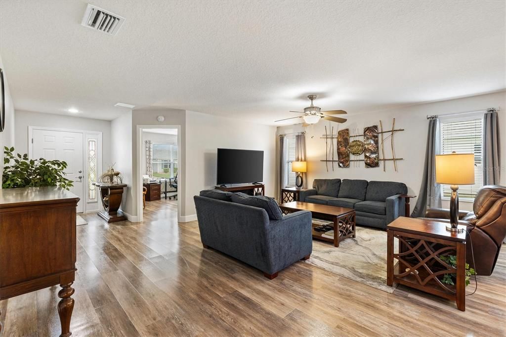 For Sale: $345,000 (3 beds, 2 baths, 1542 Square Feet)