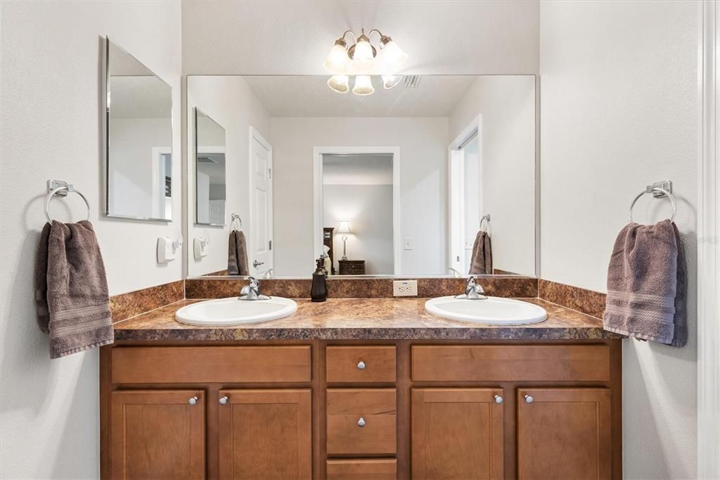 For Sale: $345,000 (3 beds, 2 baths, 1542 Square Feet)