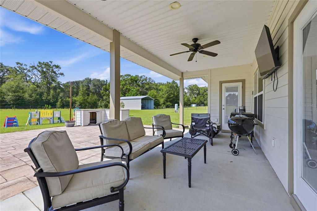 For Sale: $559,000 (4 beds, 2 baths, 2030 Square Feet)