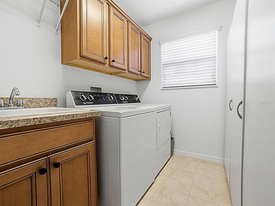 En Venta: $749,000 (4 camas, 2 baños, 2053 Pies cuadrados)
