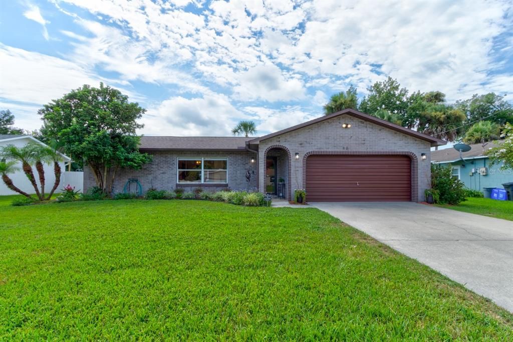 For Sale: $320,000 (3 beds, 2 baths, 1496 Square Feet)