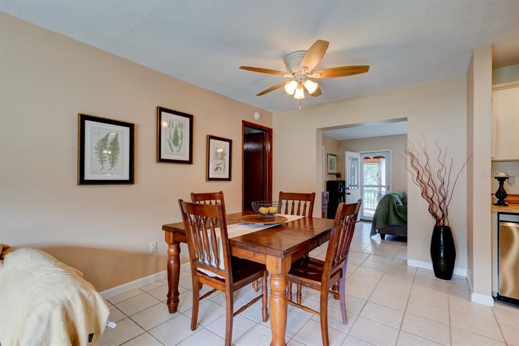 For Sale: $320,000 (3 beds, 2 baths, 1496 Square Feet)