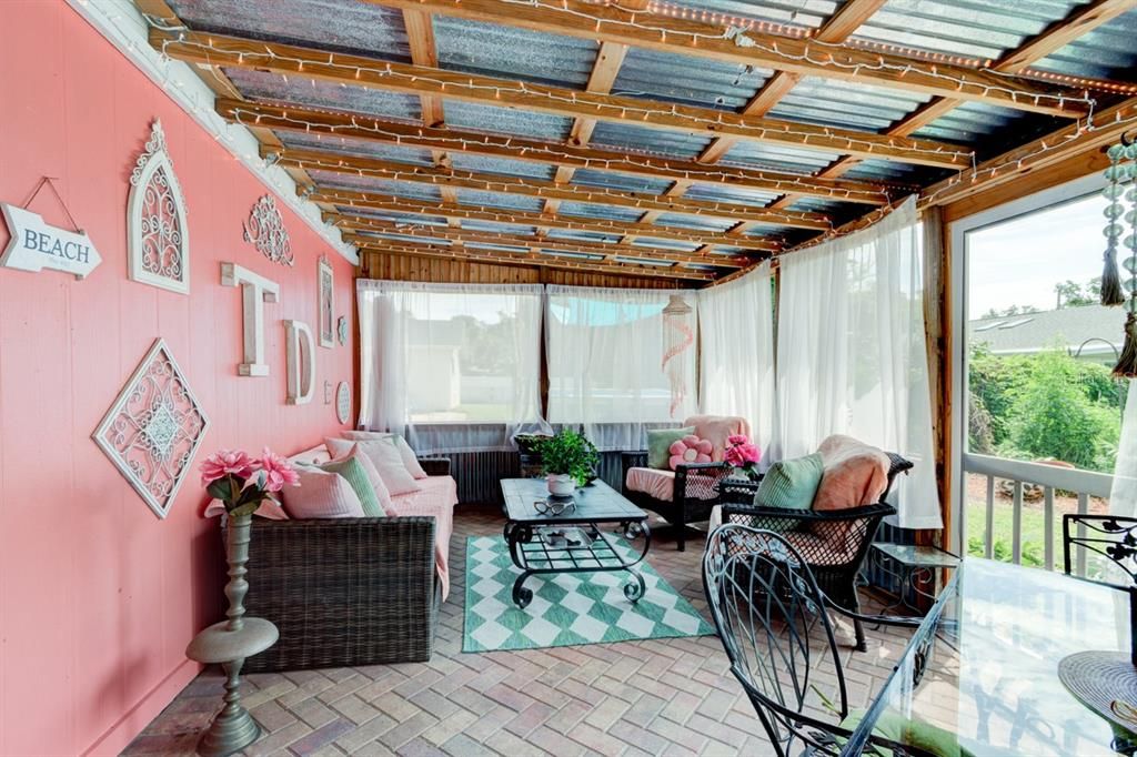For Sale: $320,000 (3 beds, 2 baths, 1496 Square Feet)