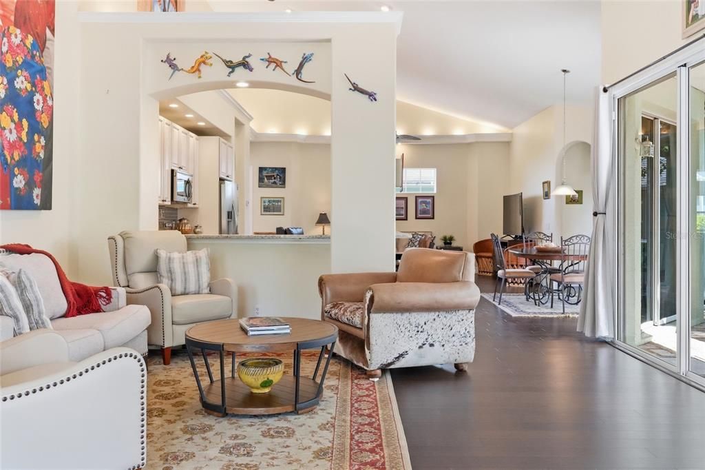 En Venta: $604,900 (3 camas, 3 baños, 2078 Pies cuadrados)
