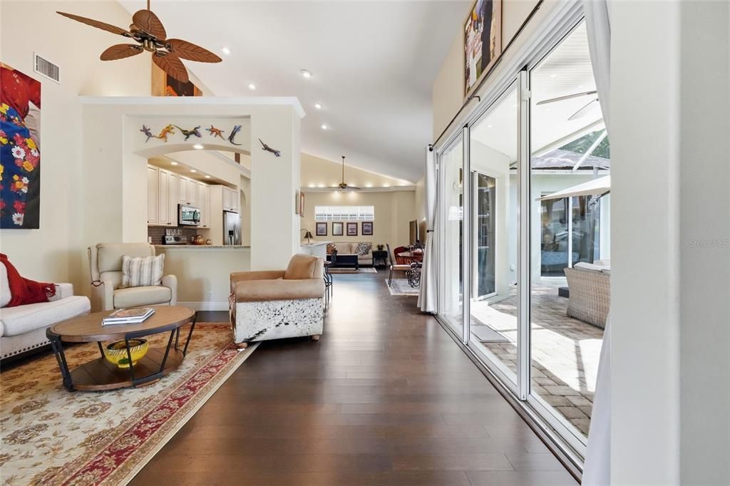En Venta: $604,900 (3 camas, 3 baños, 2078 Pies cuadrados)