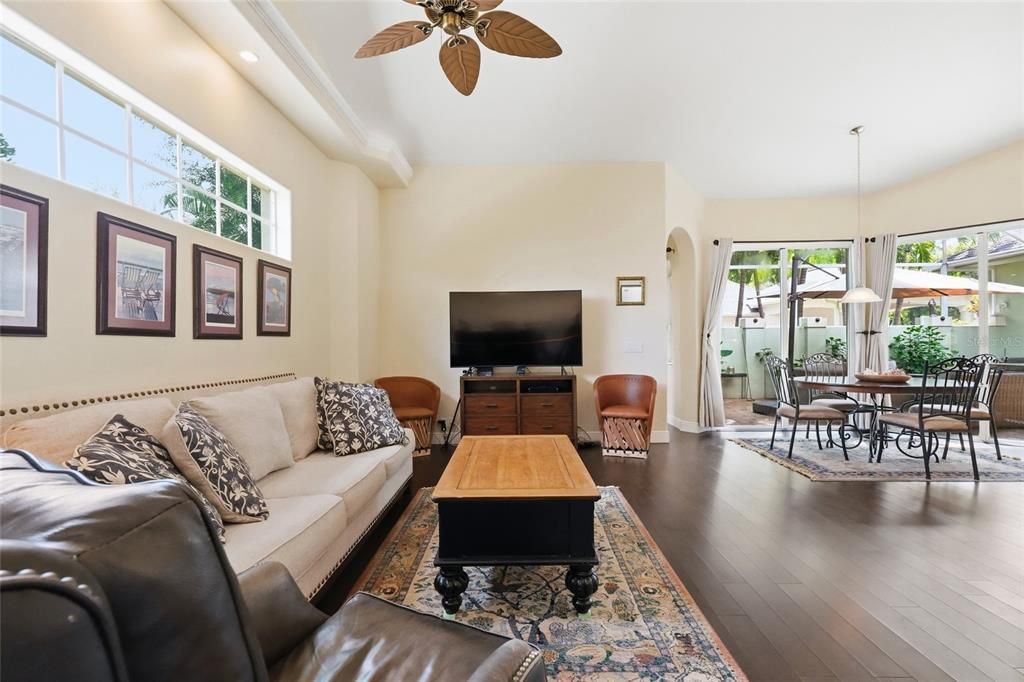 En Venta: $604,900 (3 camas, 3 baños, 2078 Pies cuadrados)