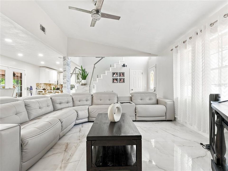 En Venta: $1,600,000 (6 camas, 6 baños, 1498 Pies cuadrados)