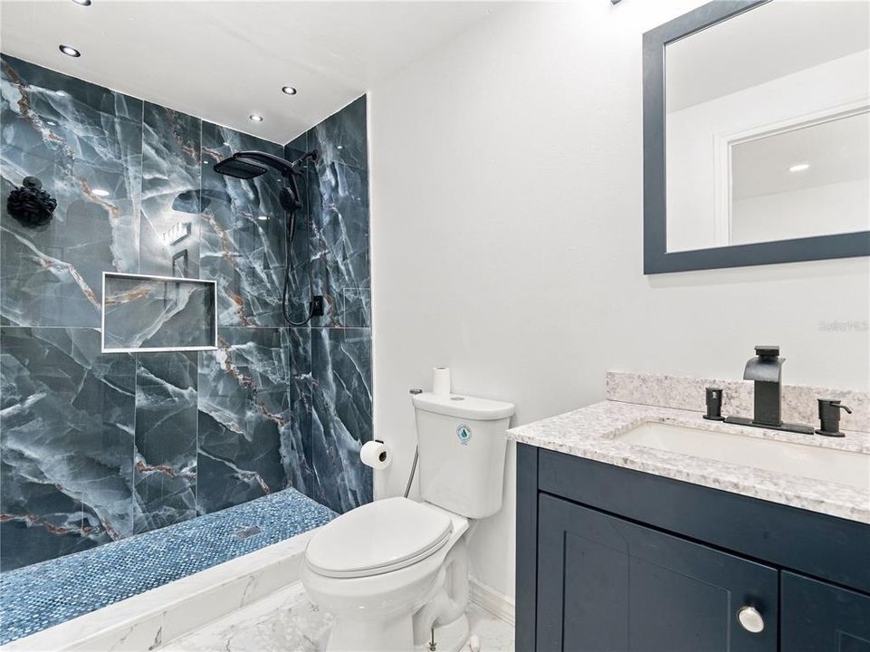 En Venta: $1,600,000 (6 camas, 6 baños, 1498 Pies cuadrados)
