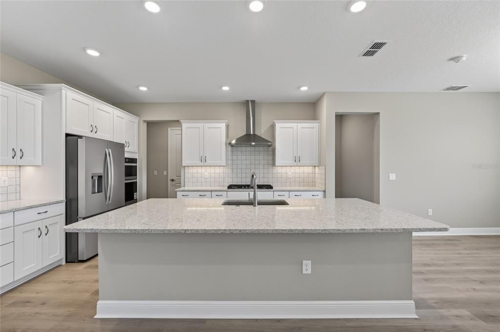 For Sale: $548,400 (3 beds, 3 baths, 2373 Square Feet)