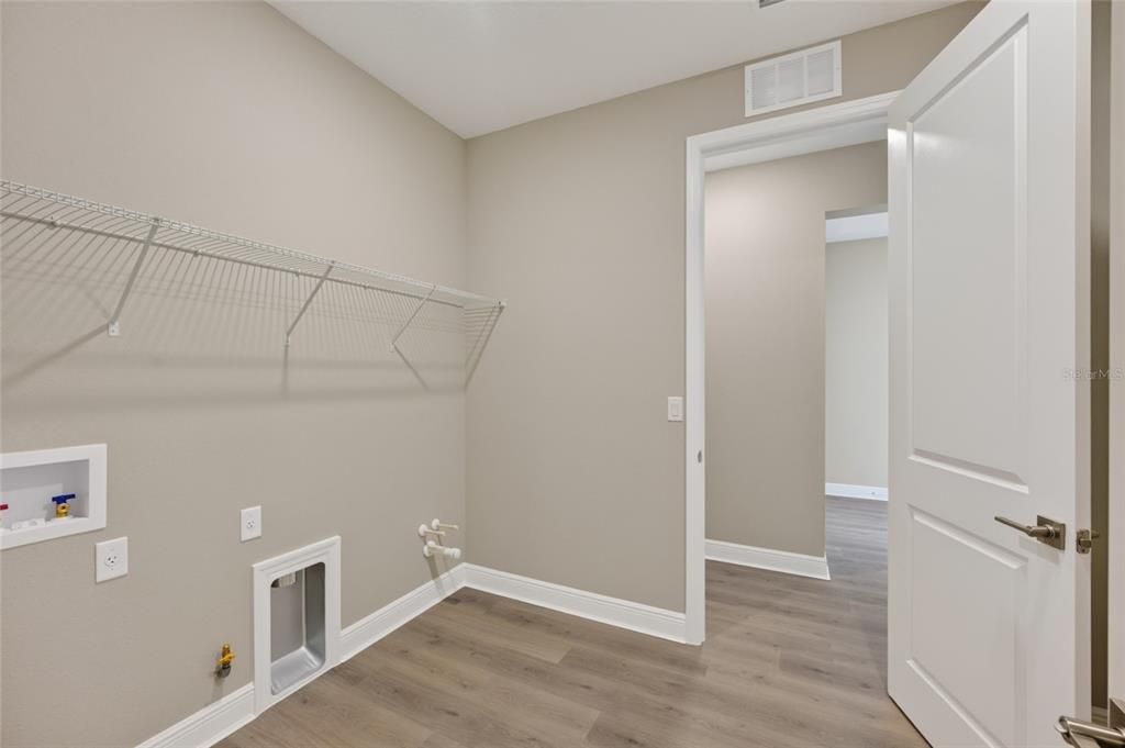 For Sale: $548,400 (3 beds, 3 baths, 2373 Square Feet)