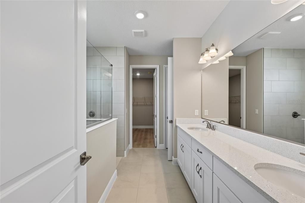 For Sale: $548,400 (3 beds, 3 baths, 2373 Square Feet)