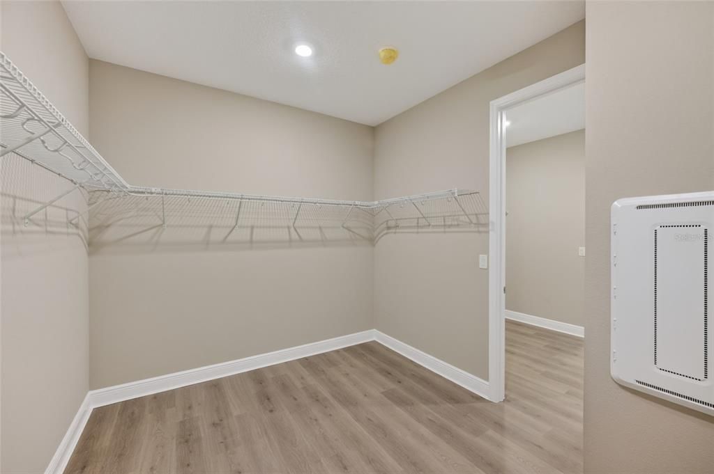 For Sale: $548,400 (3 beds, 3 baths, 2373 Square Feet)