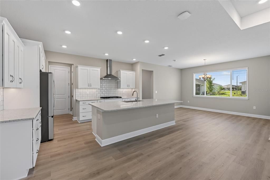 For Sale: $548,400 (3 beds, 3 baths, 2373 Square Feet)