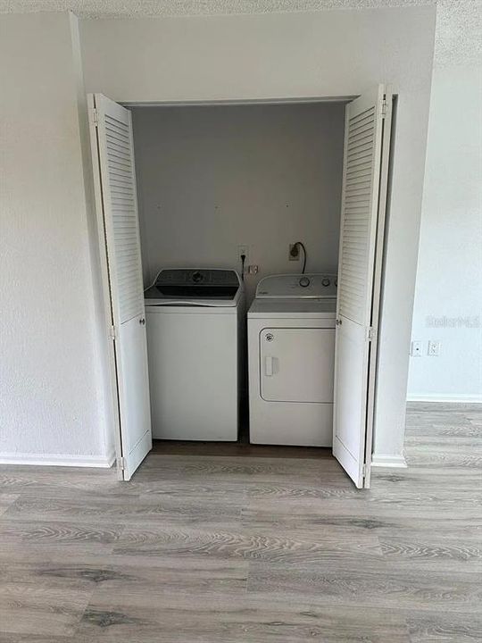 For Sale: $154,900 (2 beds, 2 baths, 831 Square Feet)