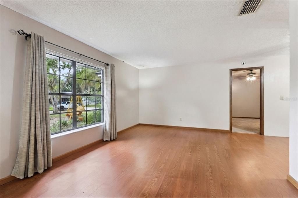 En Venta: $515,000 (3 camas, 2 baños, 1737 Pies cuadrados)