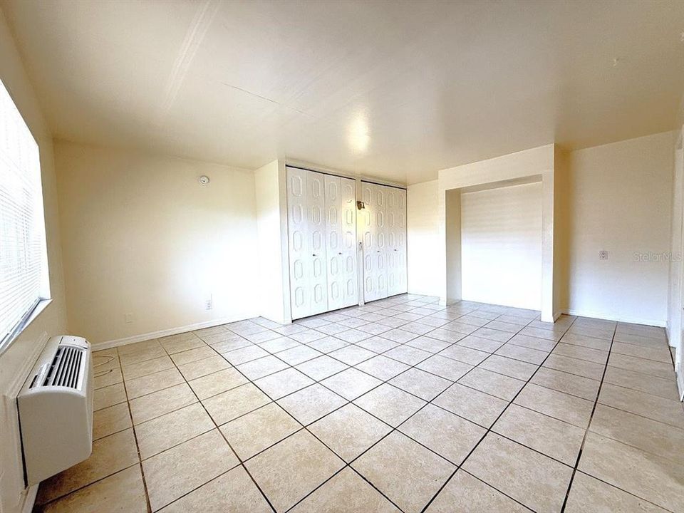 For Rent: $900 (0 beds, 1 baths, 450 Square Feet)