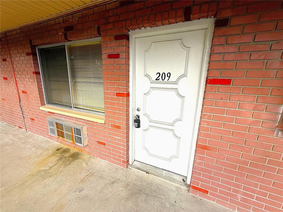 For Rent: $900 (0 beds, 1 baths, 450 Square Feet)