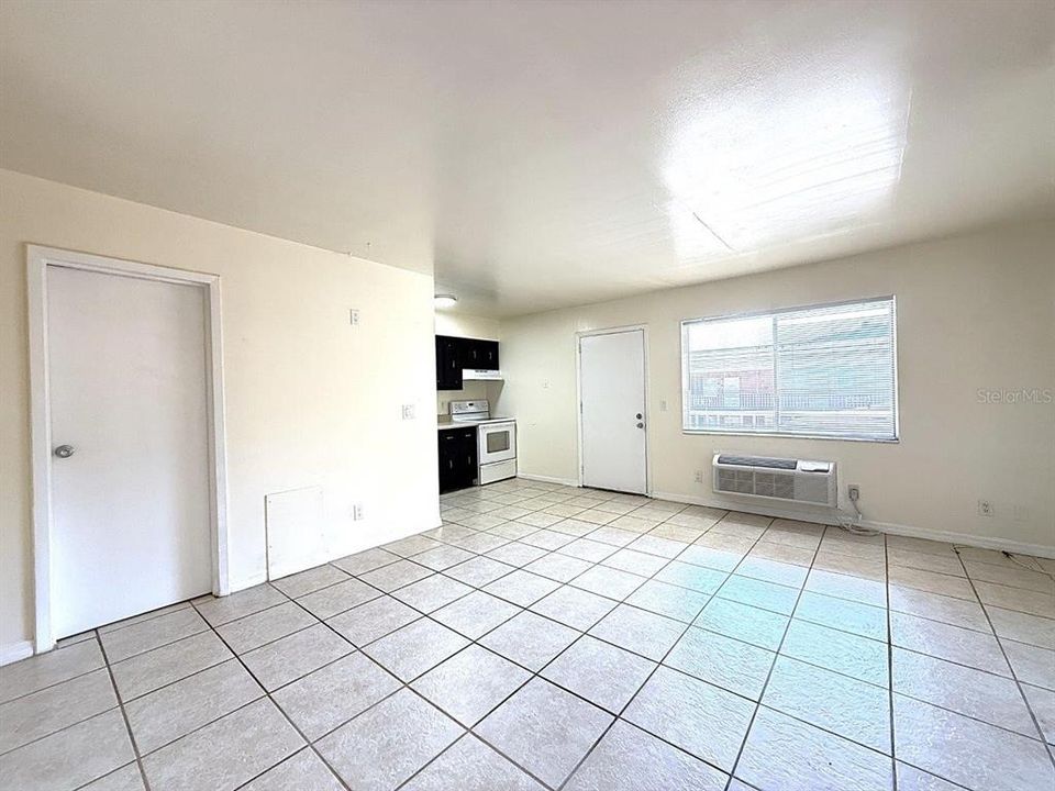 For Rent: $900 (0 beds, 1 baths, 450 Square Feet)