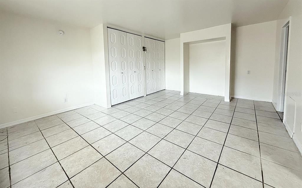 For Rent: $900 (0 beds, 1 baths, 450 Square Feet)