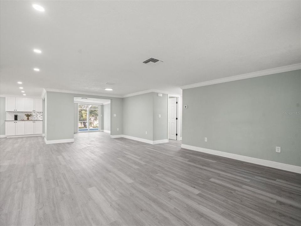 For Sale: $369,900 (4 beds, 2 baths, 2010 Square Feet)