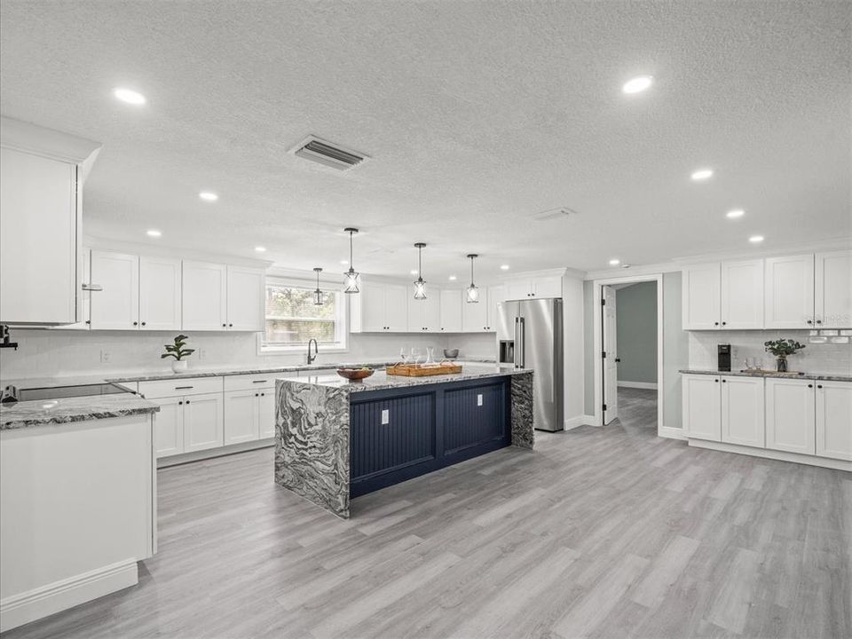 For Sale: $369,900 (4 beds, 2 baths, 2010 Square Feet)