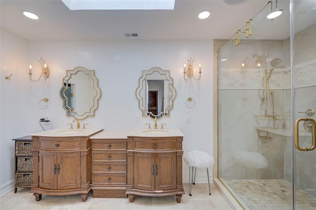 En Venta: $999,999 (3 camas, 4 baños, 3750 Pies cuadrados)